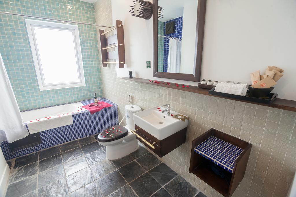 Cinnamon Cathedral Hotel Hanoi Bagian luar foto