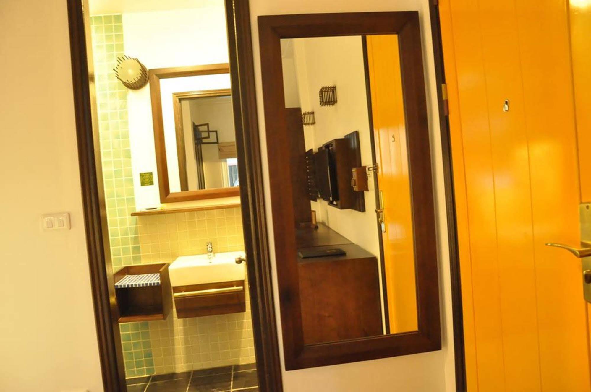 Cinnamon Cathedral Hotel Hanoi Bagian luar foto