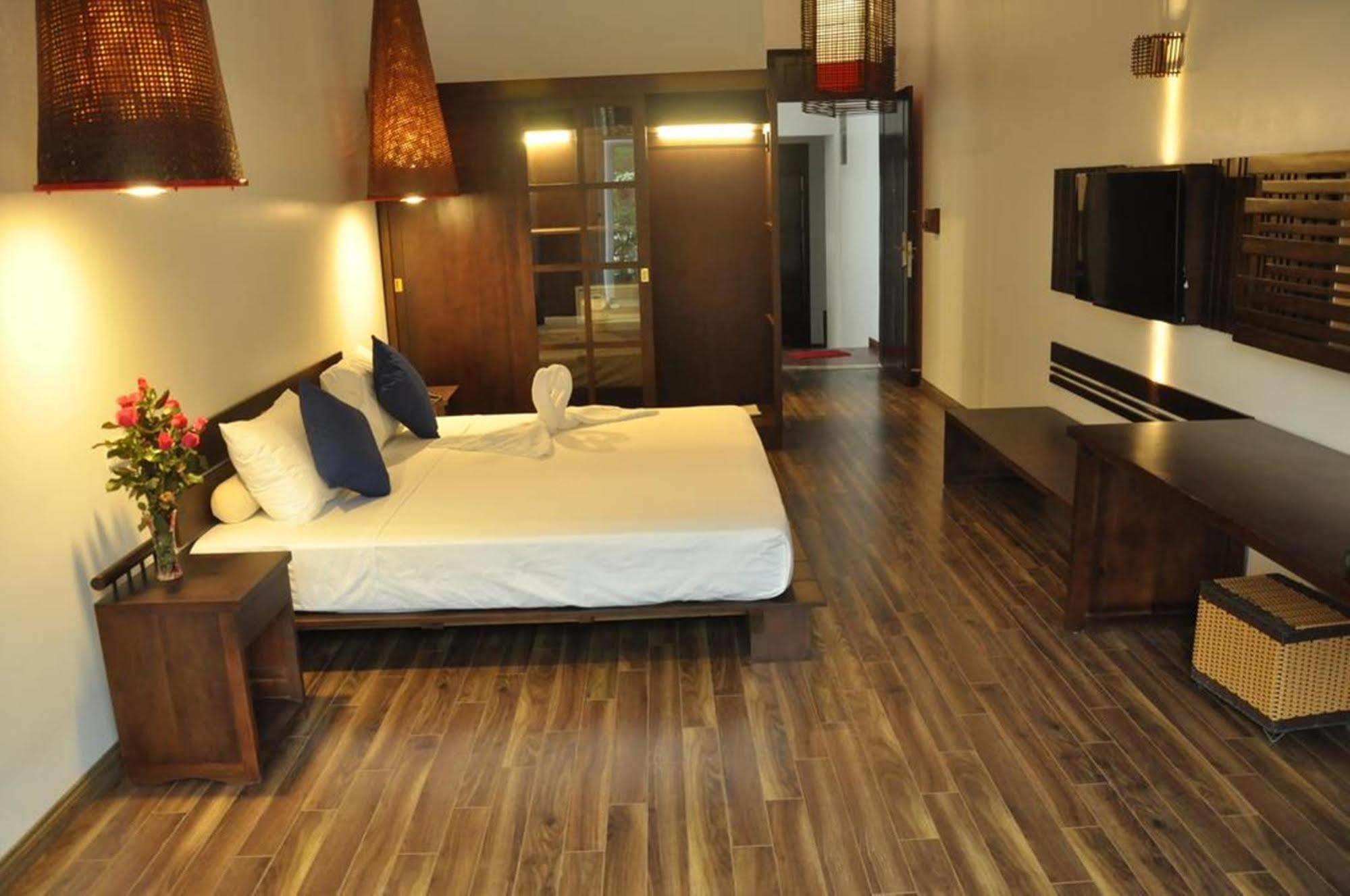 Cinnamon Cathedral Hotel Hanoi Bagian luar foto