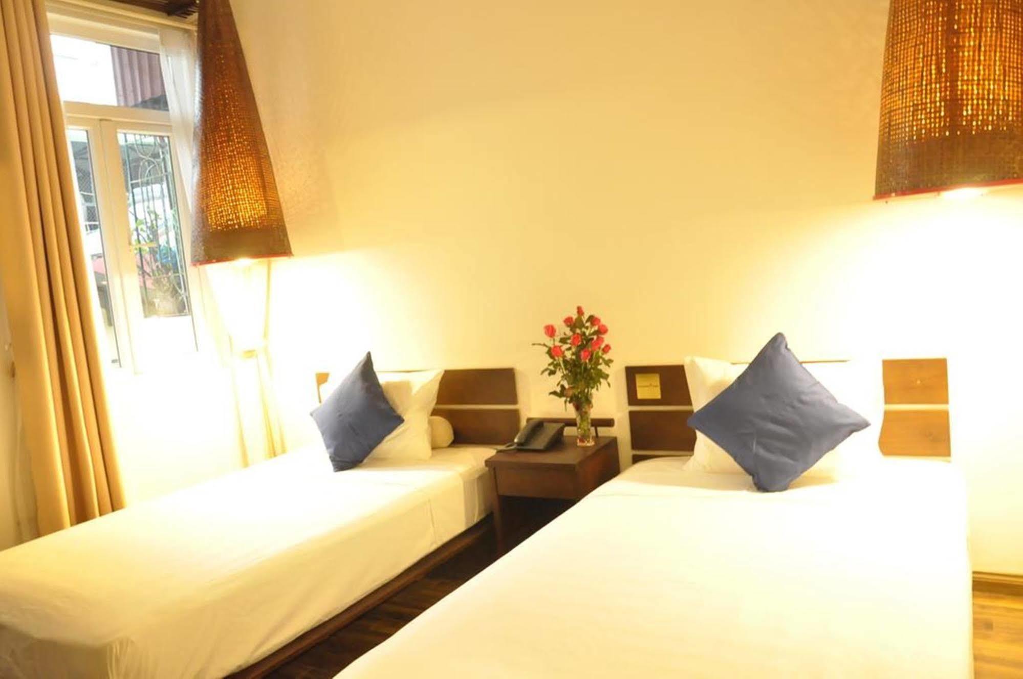 Cinnamon Cathedral Hotel Hanoi Bagian luar foto