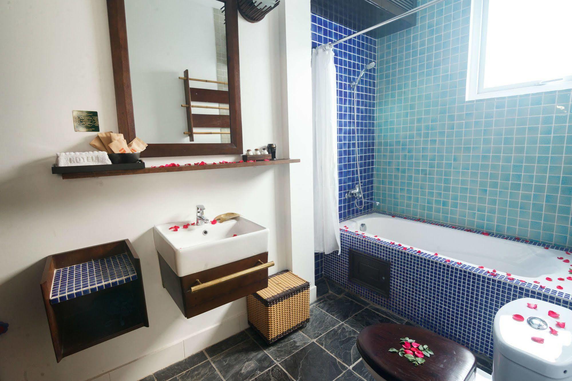 Cinnamon Cathedral Hotel Hanoi Bagian luar foto