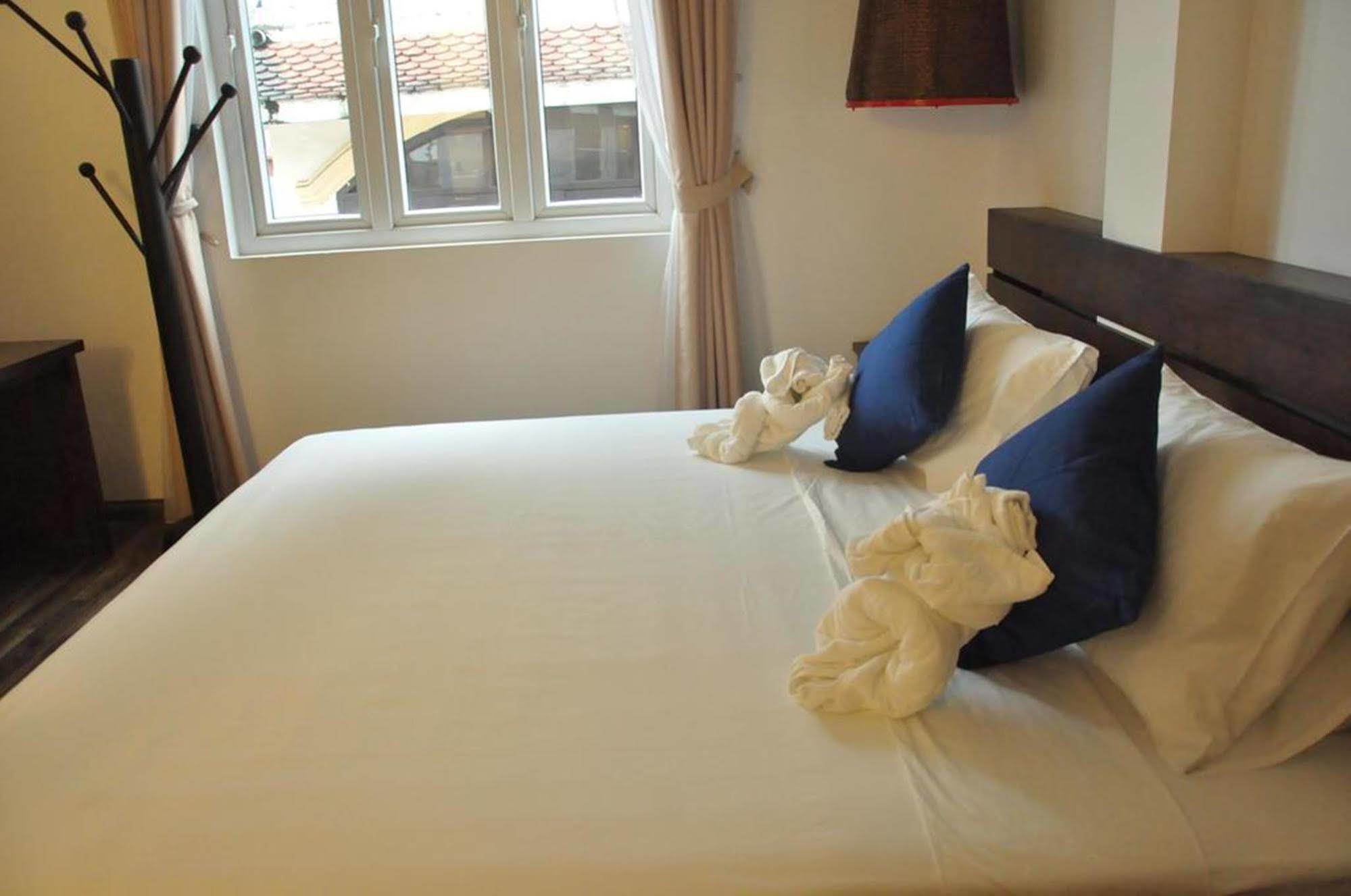 Cinnamon Cathedral Hotel Hanoi Bagian luar foto