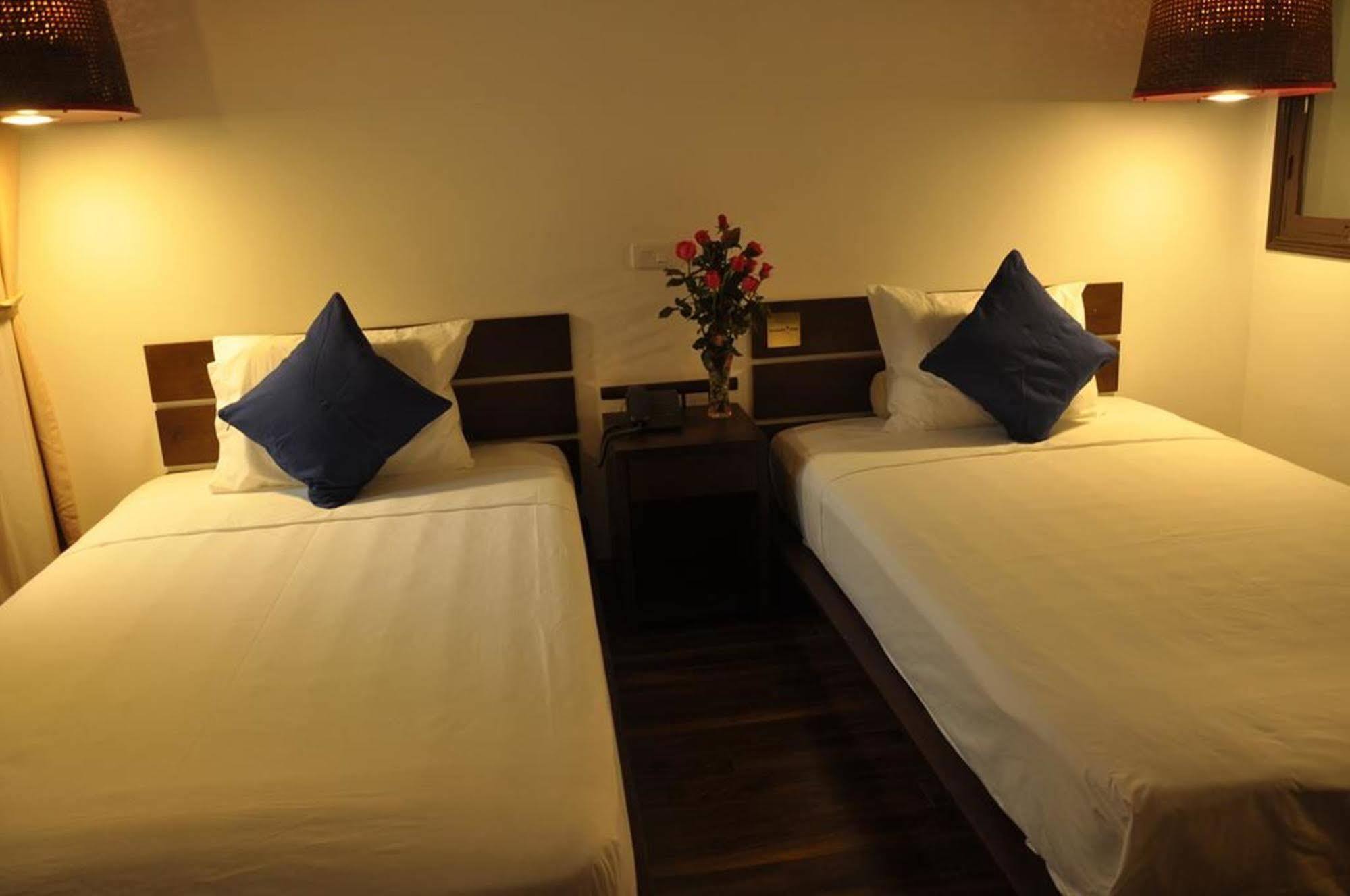 Cinnamon Cathedral Hotel Hanoi Bagian luar foto