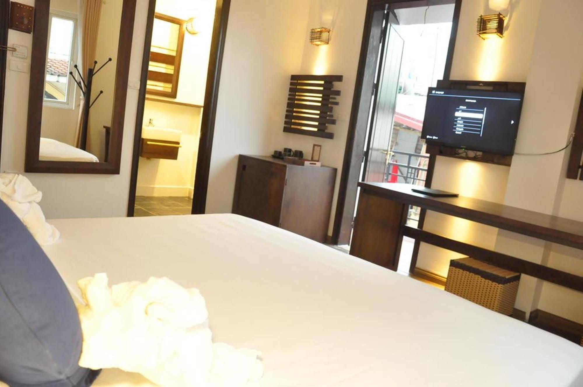 Cinnamon Cathedral Hotel Hanoi Bagian luar foto